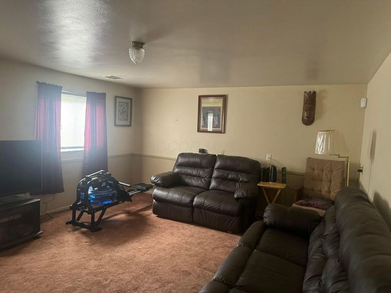 1587 Deporres Drive , Columbus, OH 43219 Photo 4