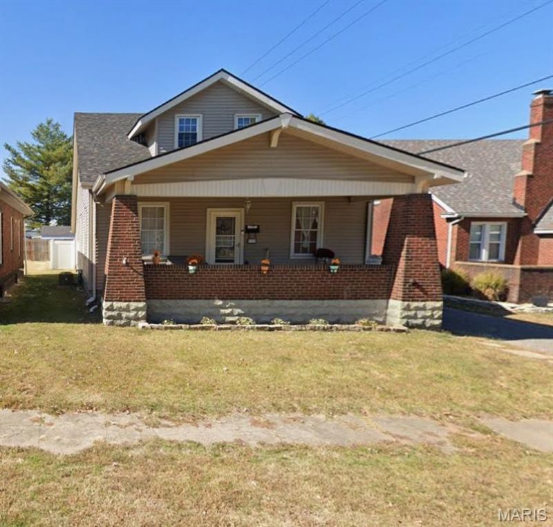312 Whitelaw Avenue, Wood River, IL 62095 Main Photo