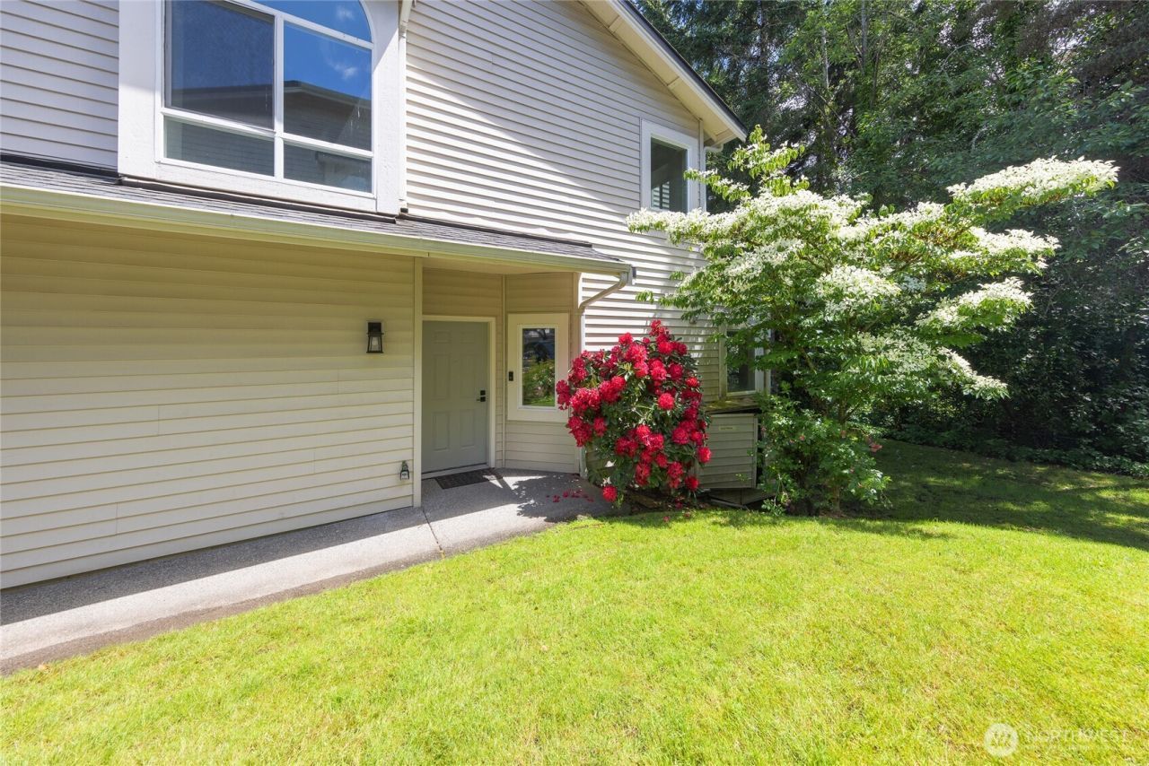 12541 NE 7th Place , Bellevue, WA 98005