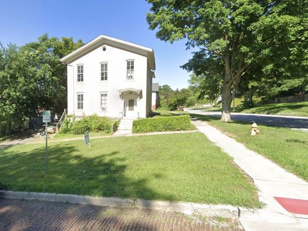 530 Western Avenue , Davenport, IA 52803