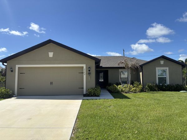 2562 SE Kaycee Court, Port St. Lucie, FL 34952