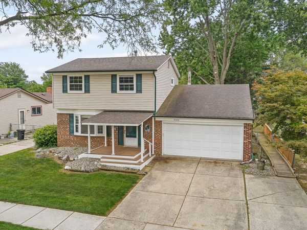 39805 Coronation Road, Canton, MI 48188