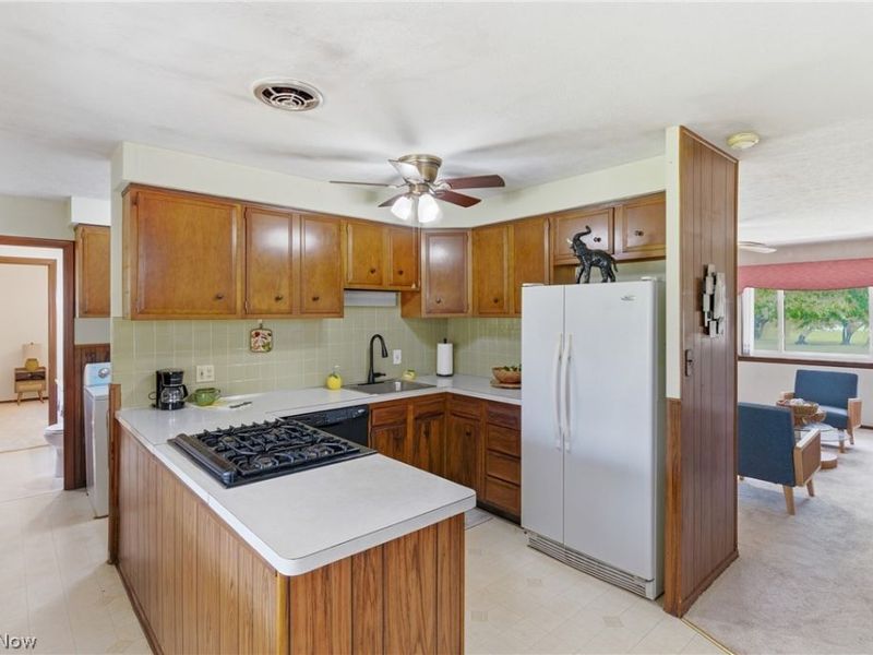 23300 Comstock Road, Bedford Heights, OH 44146 Photo 3