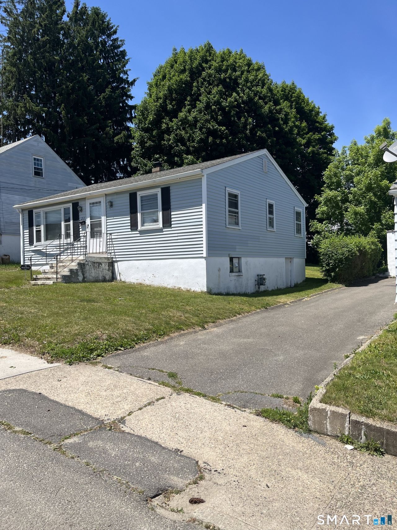 23 Hillview, Waterbury, CT 06704 Main Photo