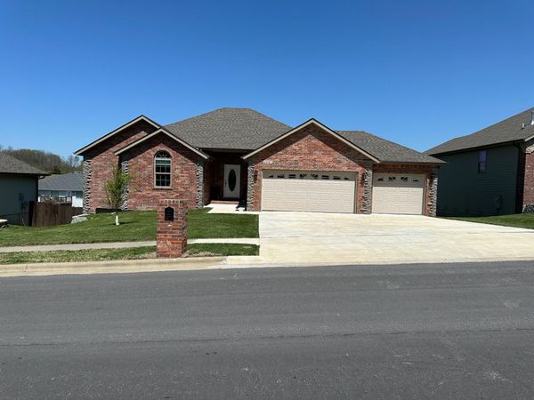1087 E Daisy Falls Drive , Nixa, MO 65714