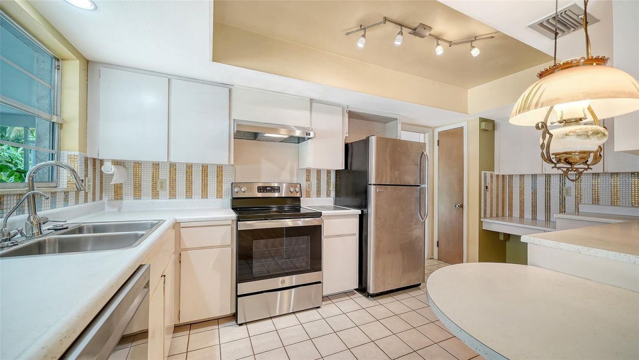 621 Alhambra Road, Venice, FL 34285 Photo
