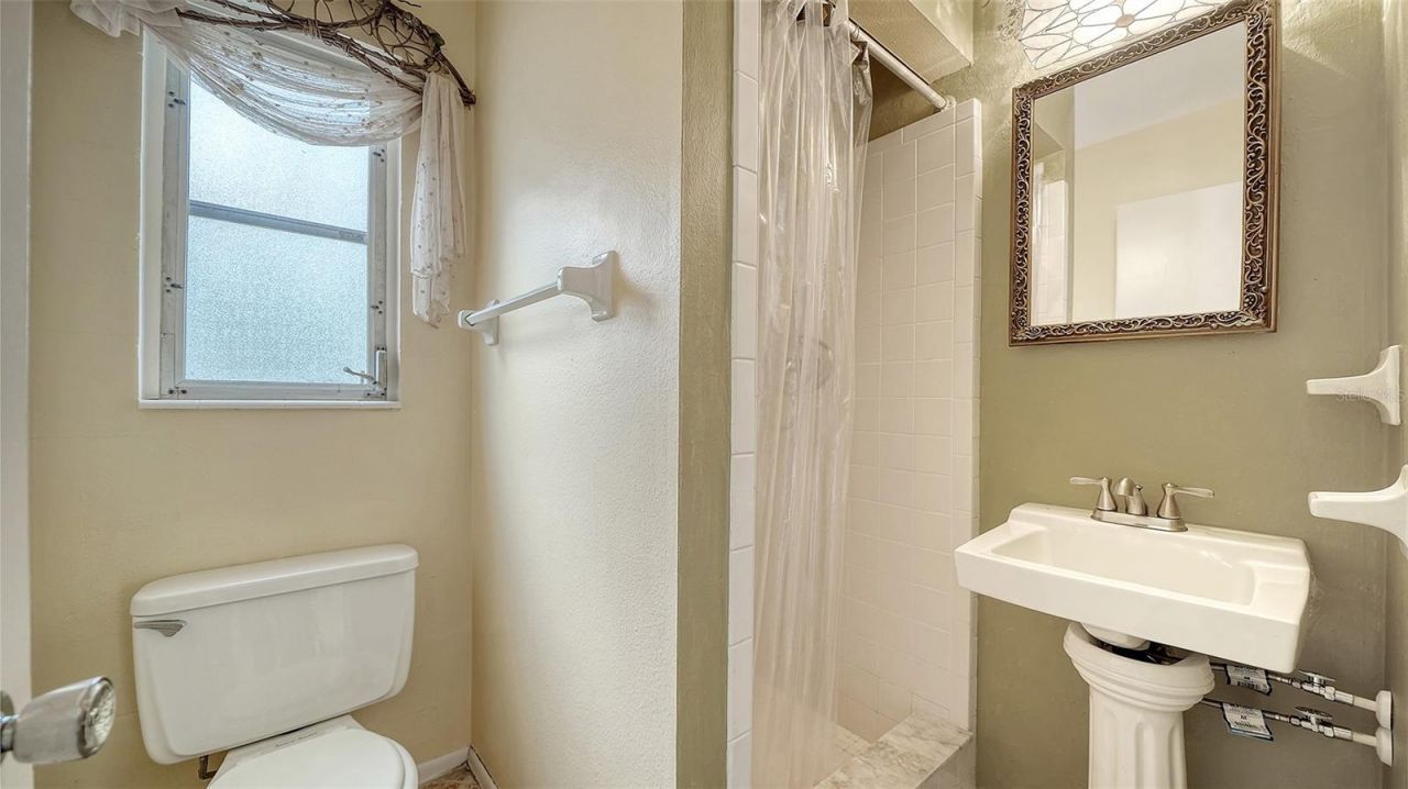 621 Alhambra Road, Venice, FL 34285 Photo