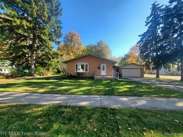 4565 UNIVERSAL Street , Dearborn Heights, MI 48125