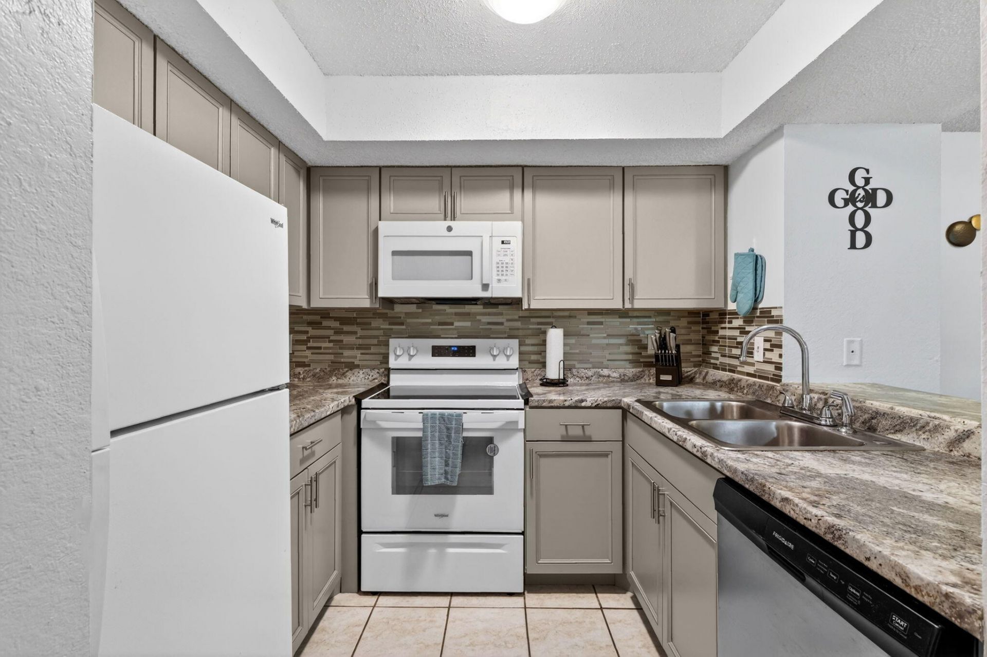 1548 SE Royal Green Circle, Unit 206, Port Saint Lucie, FL 34952 Photo