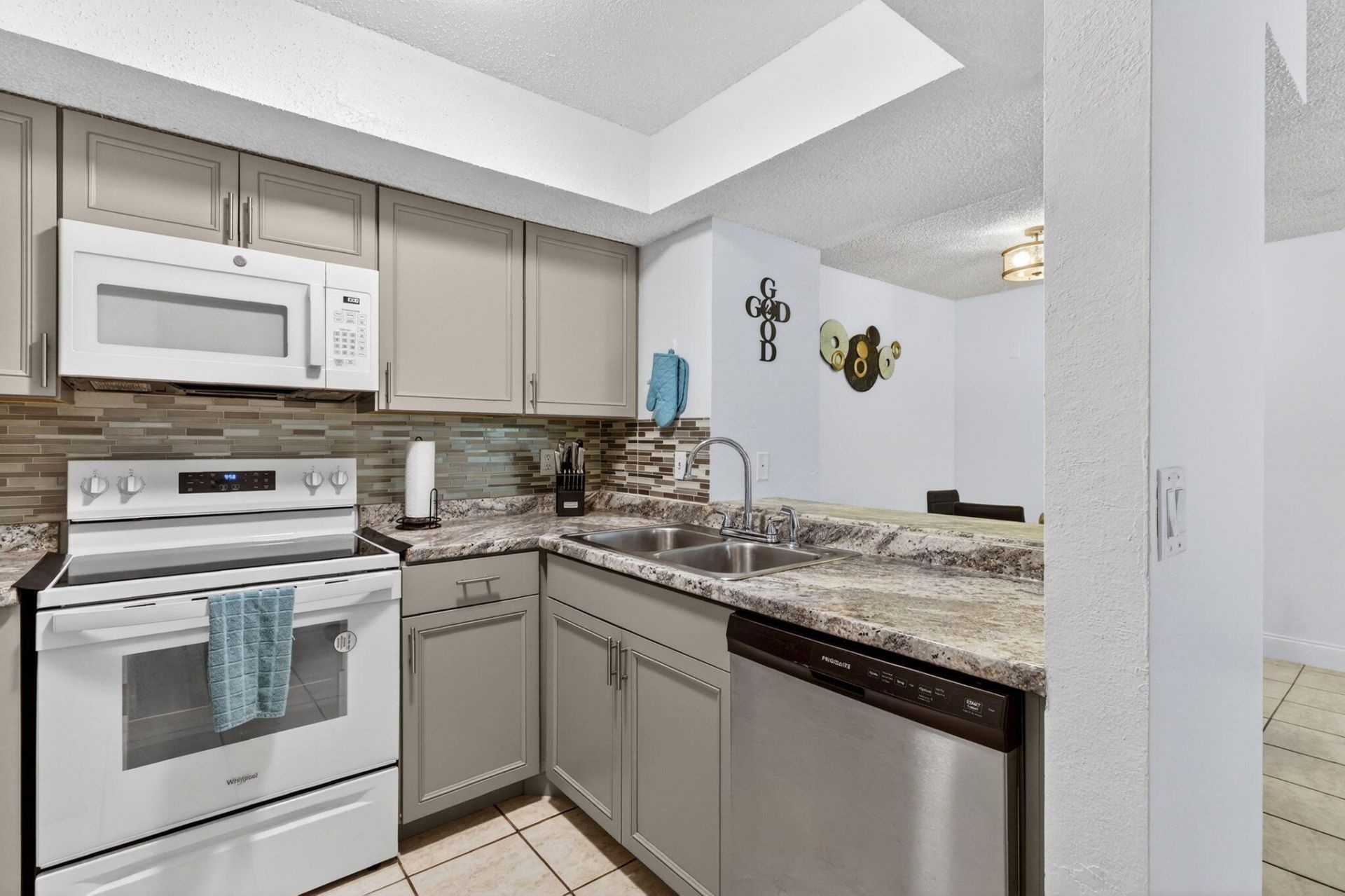 1548 SE Royal Green Circle, Unit 206, Port Saint Lucie, FL 34952 Photo