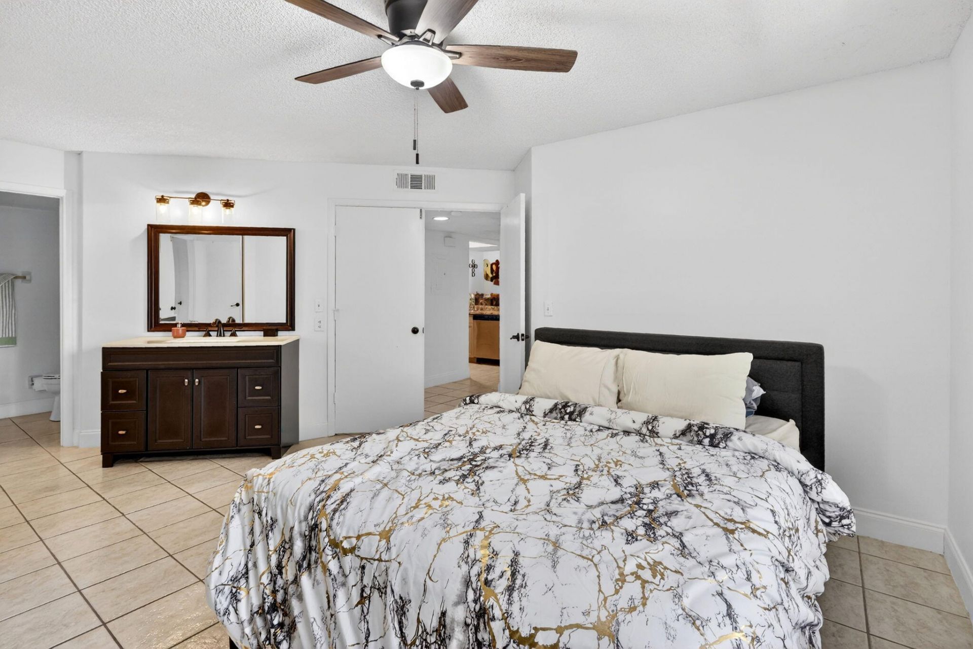 1548 SE Royal Green Circle, Unit 206, Port Saint Lucie, FL 34952 Photo