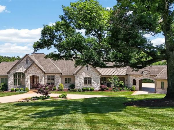 262 Dietrich Road, Ballwin, MO 63021