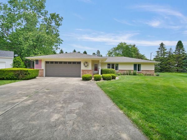 2418 N Nottingham Court , Champaign, IL 61821