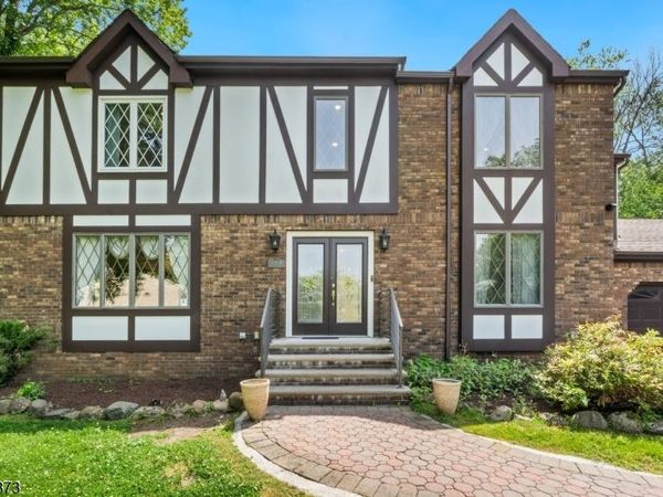 2 Woodside Ave, West Caldwell, NJ 07006