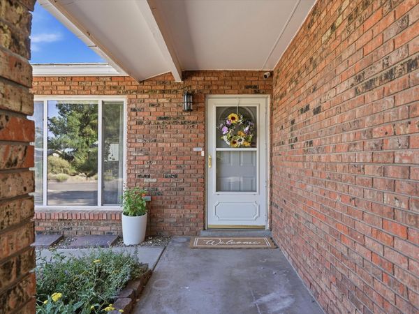 6621 Hensch Avenue NE, Albuquerque, NM 87109