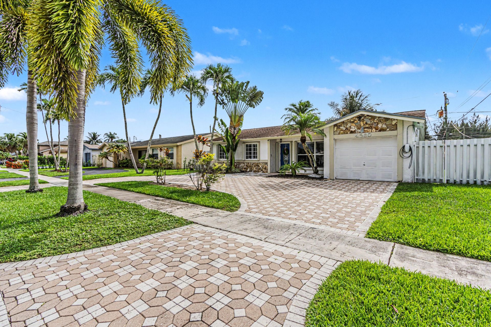 4560 NW 113th Terrace, Sunrise, FL 33323 Photo