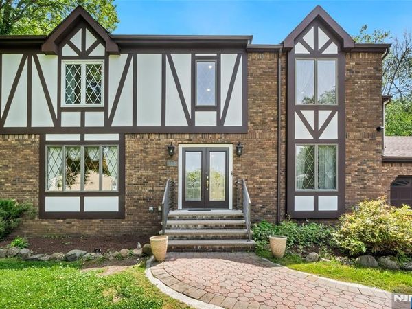 2 Woodside Avenue, WEST CALDWELL, NJ 07006