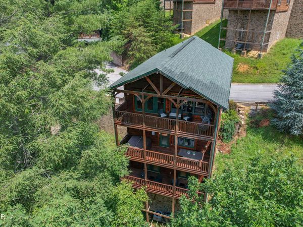 808 Great Smoky Way, Gatlinburg, TN 37738