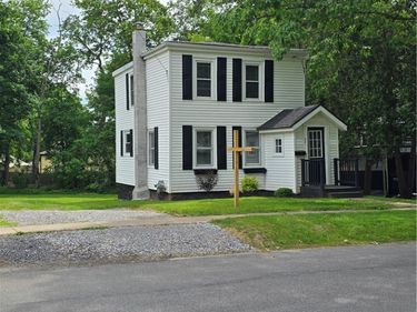 37 W Oneida Street, Baldwinsville, NY 13027