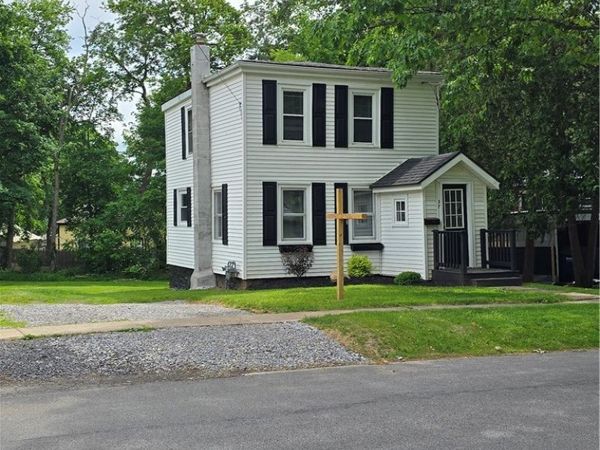 37 W Oneida Street, Baldwinsville, NY 13027