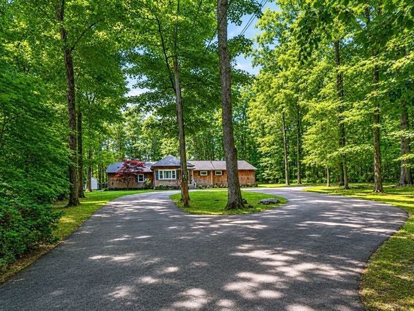 33 Lincoln St, Medway, MA 02053