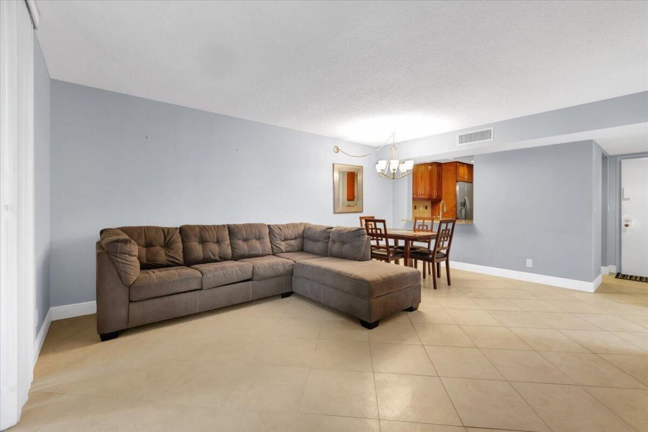 5190 Las Verdes Circle, Unit 108, Delray Beach, FL 33484 Photo
