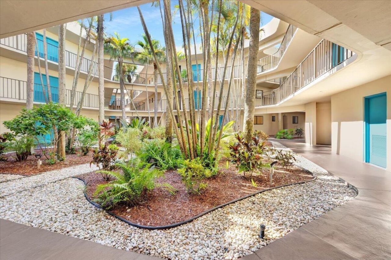 5190 Las Verdes Circle, Unit 108, Delray Beach, FL 33484 Photo