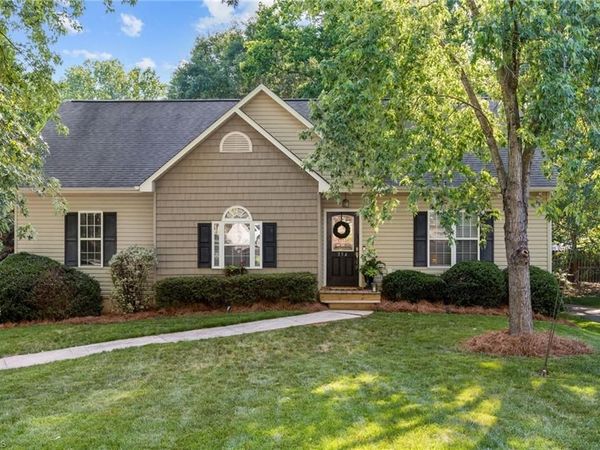 354 Merrimont Drive , Winston-Salem, NC 27106