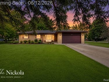 1580 Rockfield Drive, Troy, MI 48085