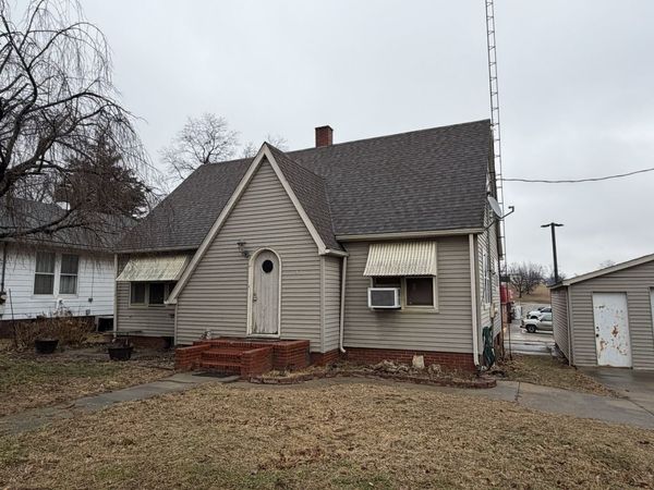 140 S 4th Street , Albion, IL 62806