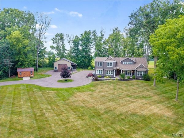 7701 Mocha Bear, Baldwinsville, NY 13027