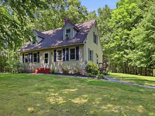 714 Main Street, Danville, NH 03819