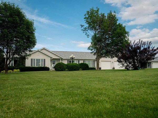 3559 40th Street, Grinnell, IA 50112