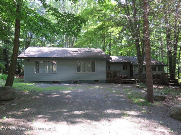 10 Tamarack Drive, Gouldsboro, PA 18424