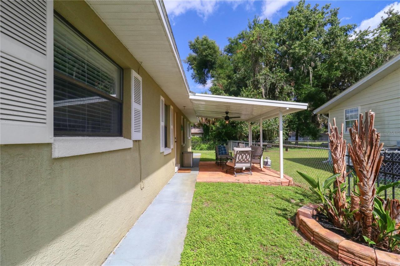 1381 Cr 446a , Lake Panasoffkee, FL 33538 Photo