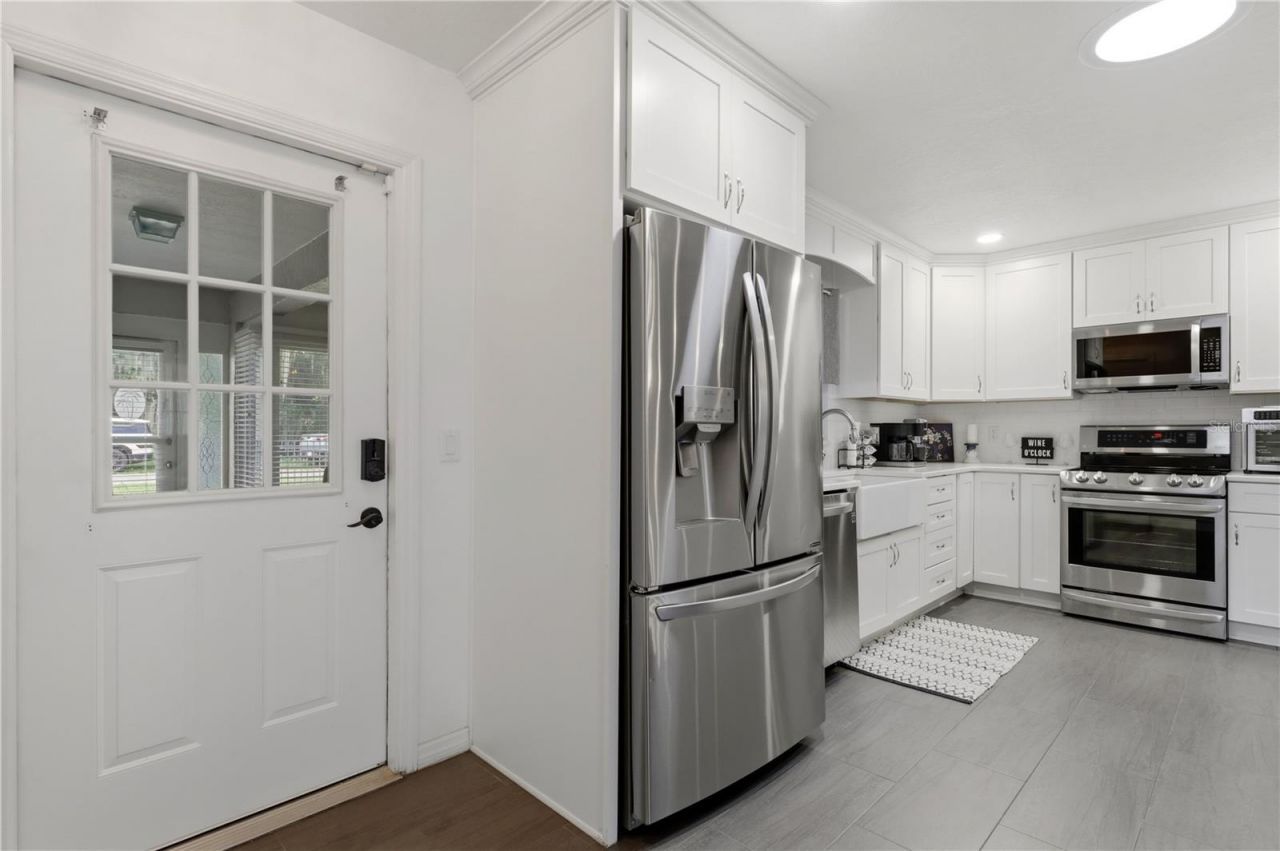 1381 Cr 446a , Lake Panasoffkee, FL 33538 Photo