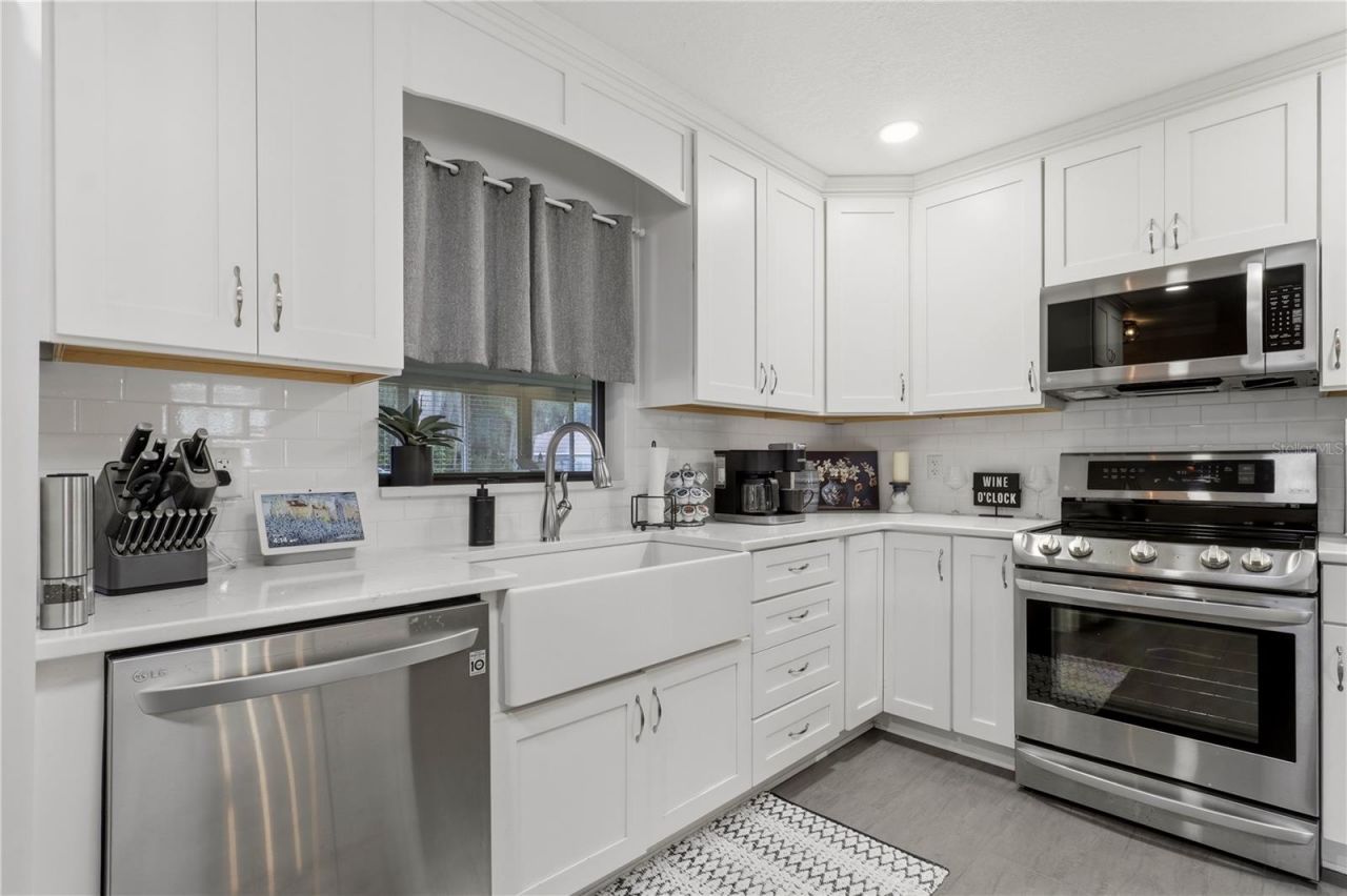 1381 Cr 446a , Lake Panasoffkee, FL 33538 Photo