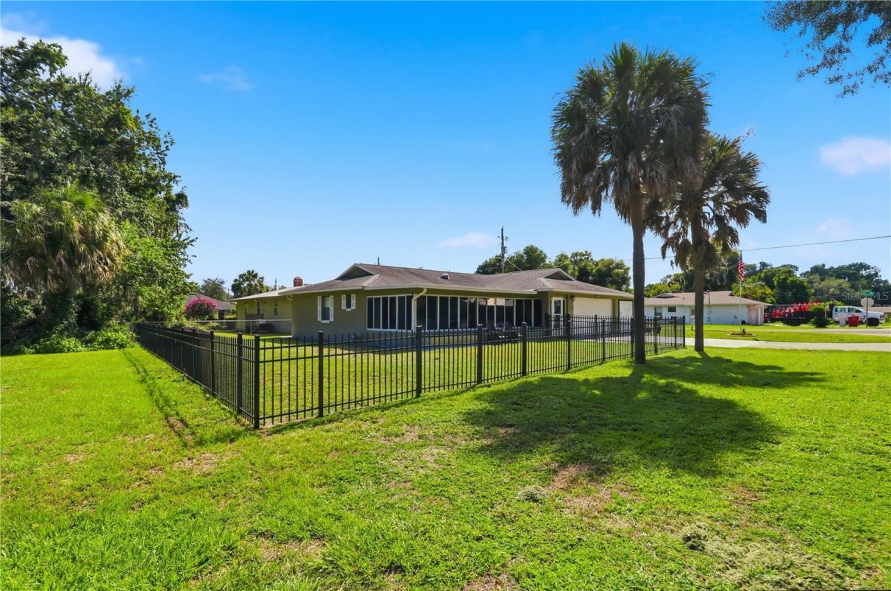 1381 Cr 446a , Lake Panasoffkee, FL 33538 Photo