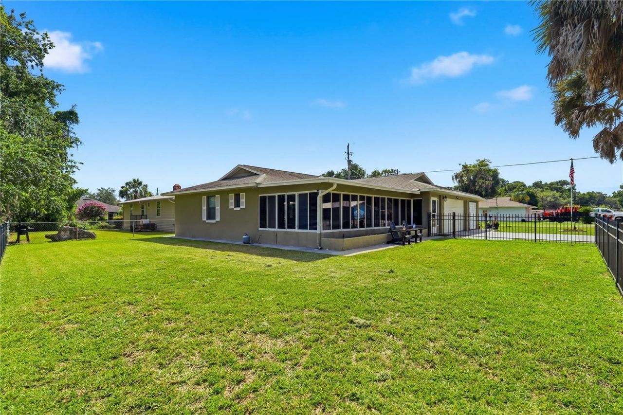1381 Cr 446a , Lake Panasoffkee, FL 33538 Photo