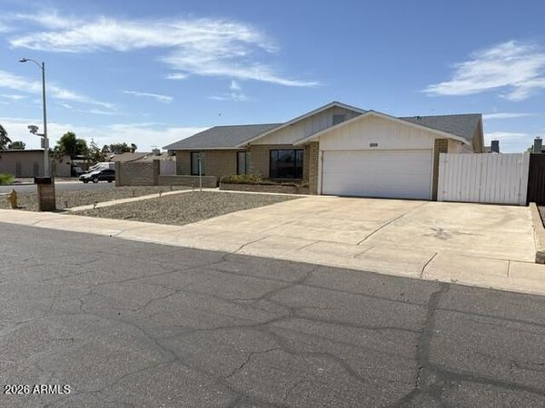3244 W YUCCA Street, Phoenix, AZ 85029
