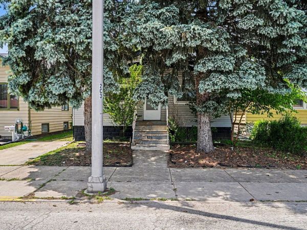 988 Wentworth Avenue , Calumet City, IL 60409