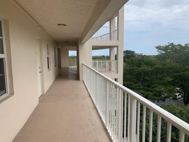 3499 Oaks Way, Unit 607, Pompano Beach, FL 33069 Photo