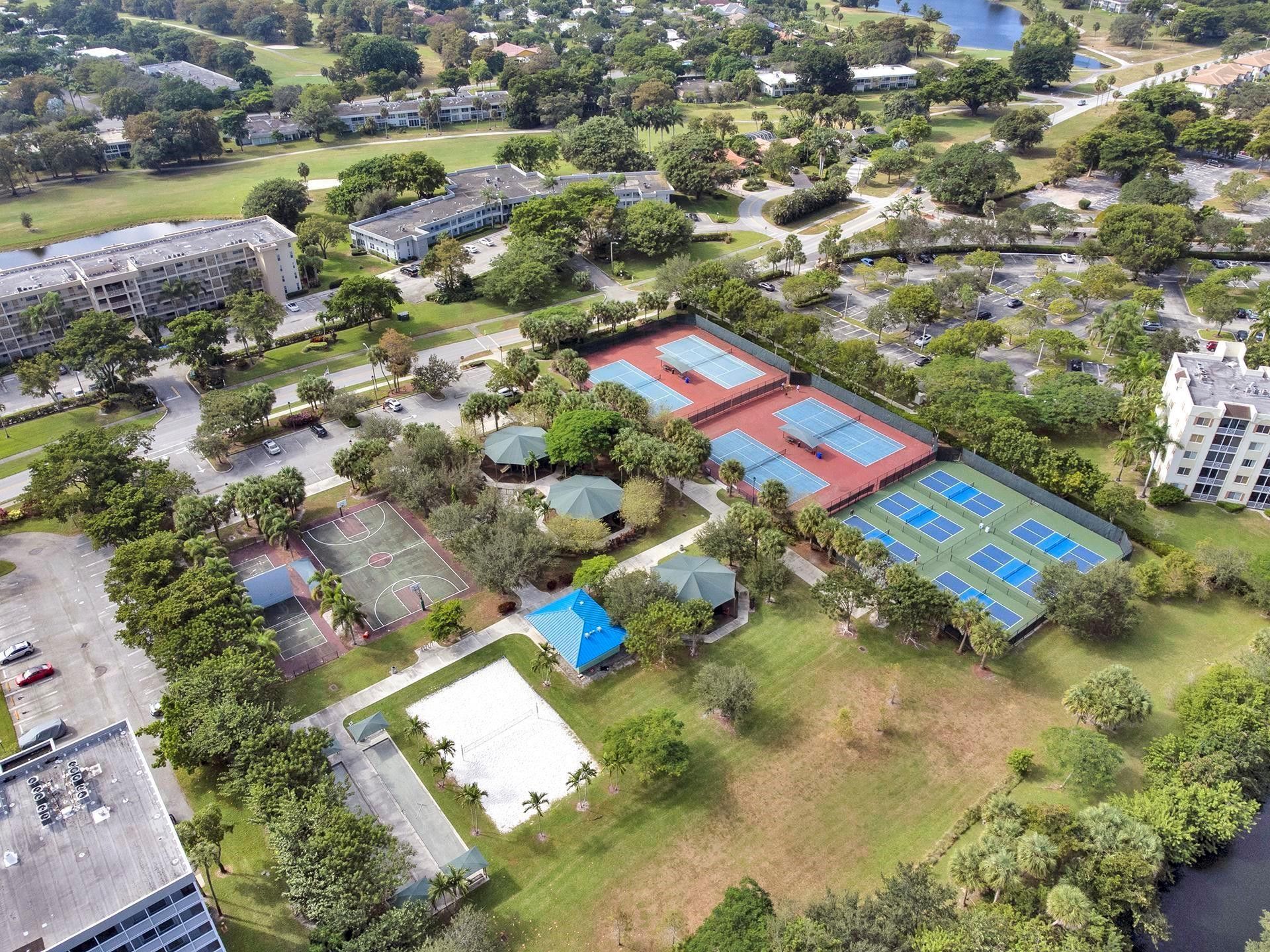 3499 Oaks Way, Unit 607, Pompano Beach, FL 33069 Photo
