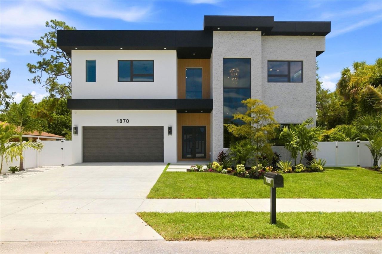 1870 Jasmine Drive , Sarasota, FL 34239 Main Photo