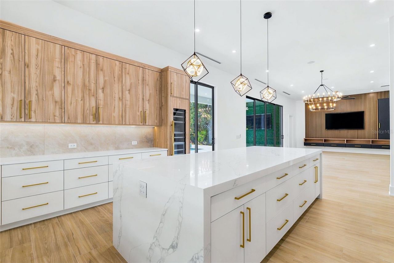 1870 Jasmine Drive, Sarasota, FL 34239 Photo