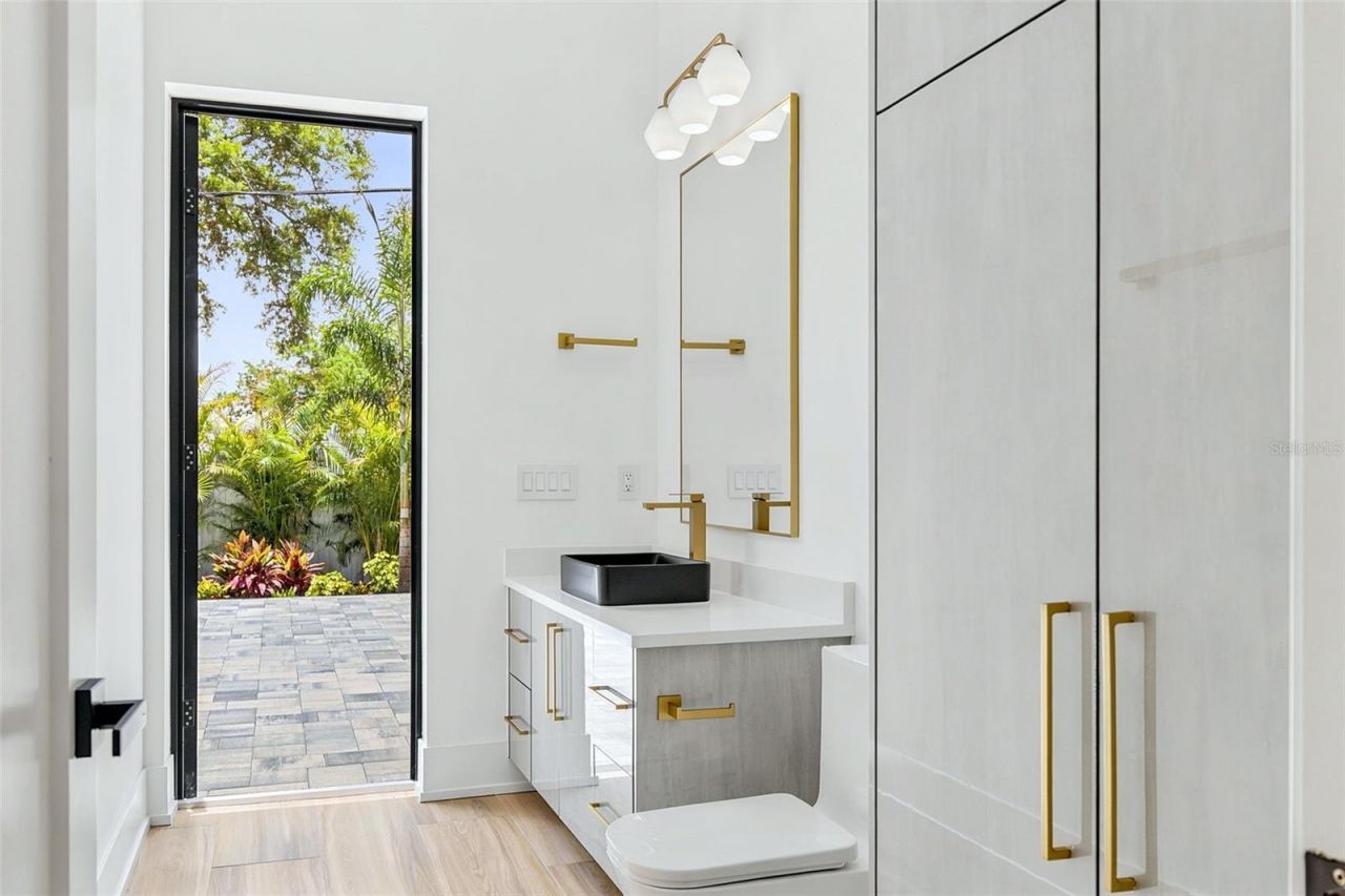 1870 Jasmine Drive, Sarasota, FL 34239 Photo