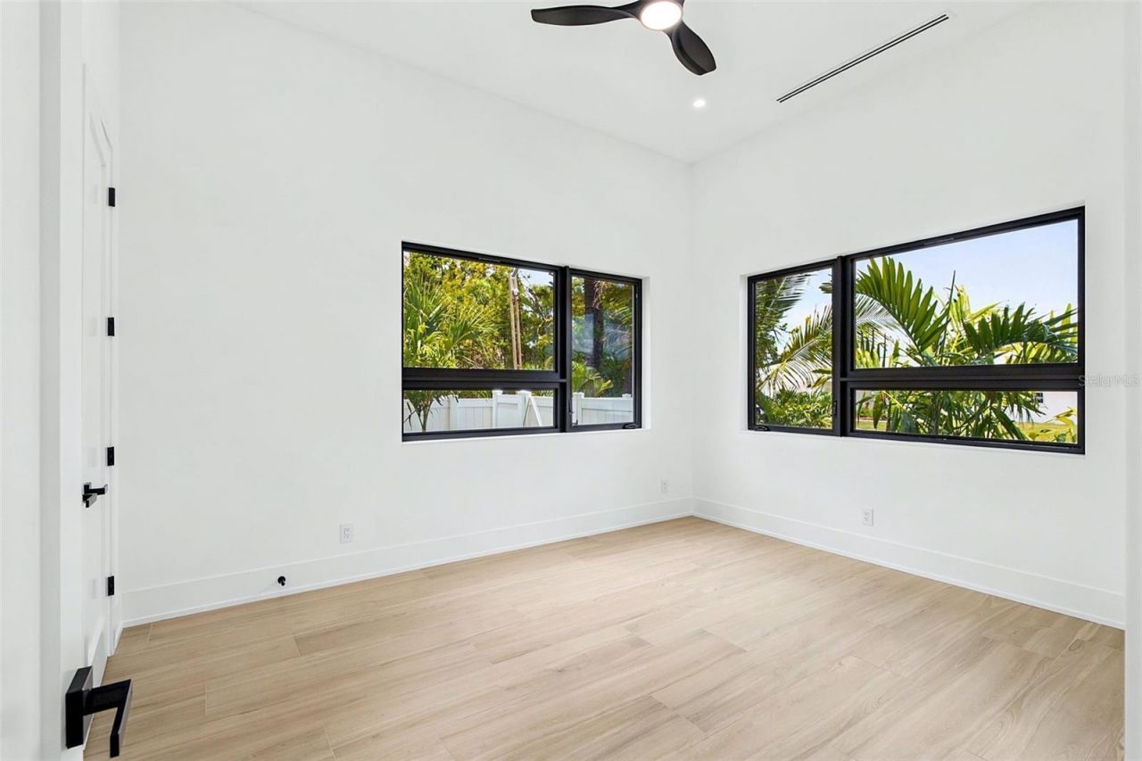 1870 Jasmine Drive, Sarasota, FL 34239 Photo