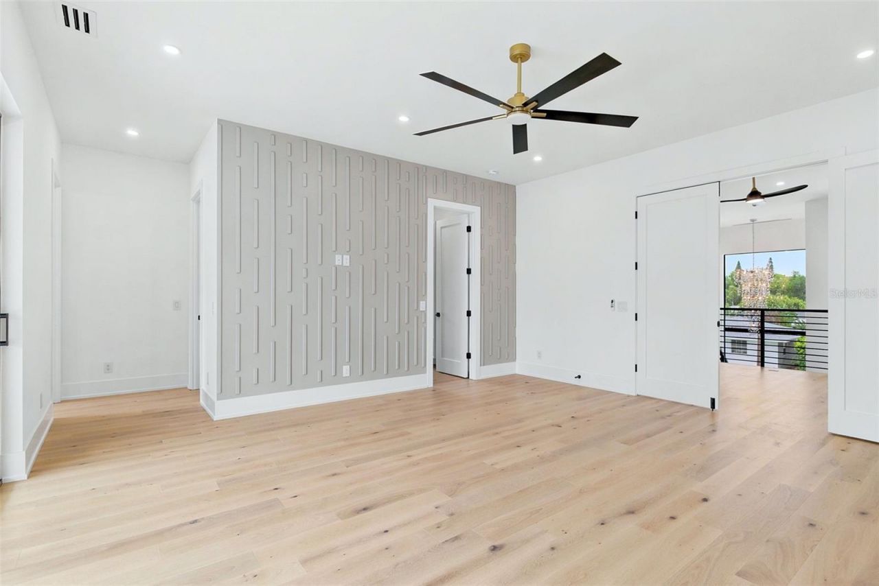 1870 Jasmine Drive, Sarasota, FL 34239 Photo