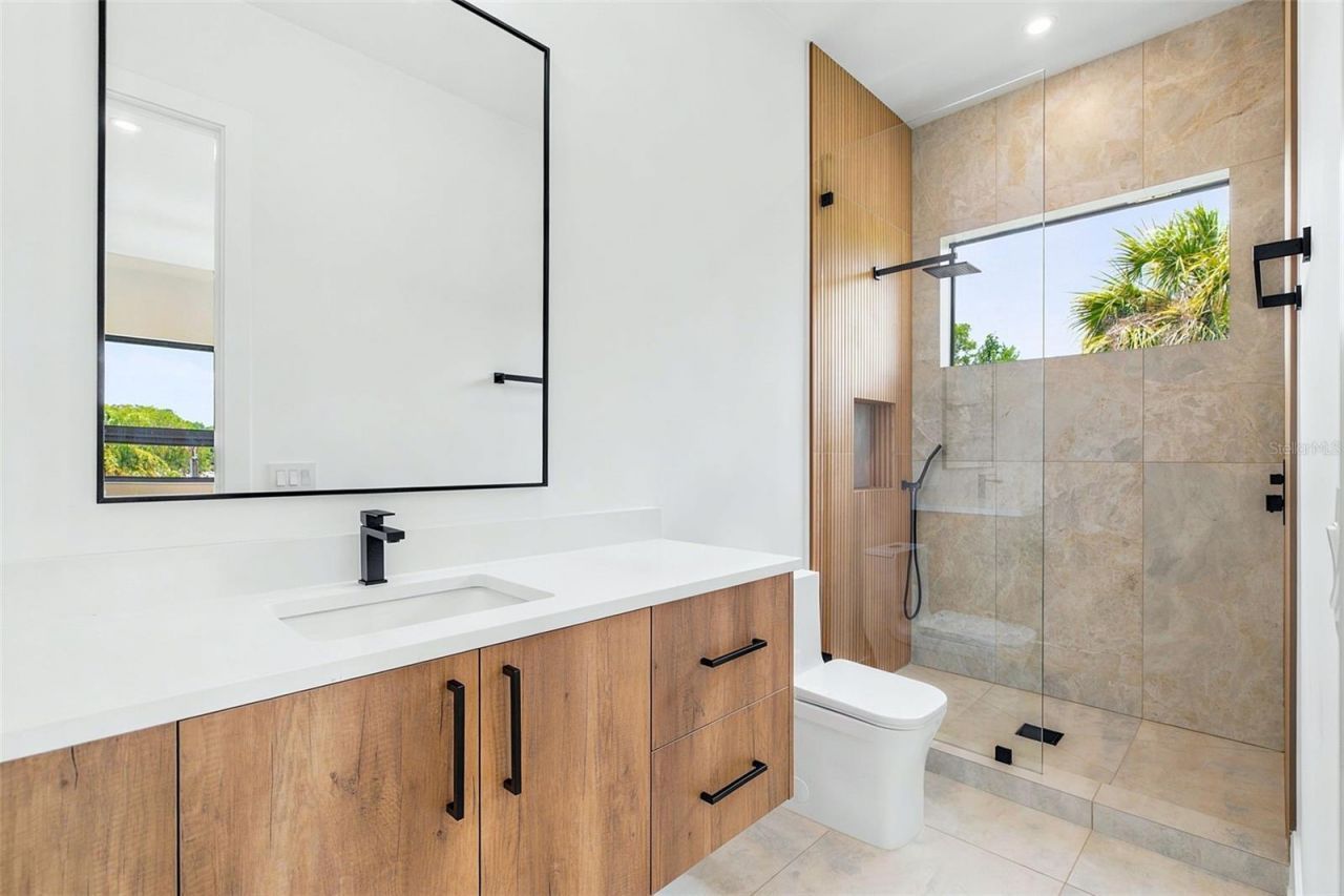 1870 Jasmine Drive, Sarasota, FL 34239 Photo
