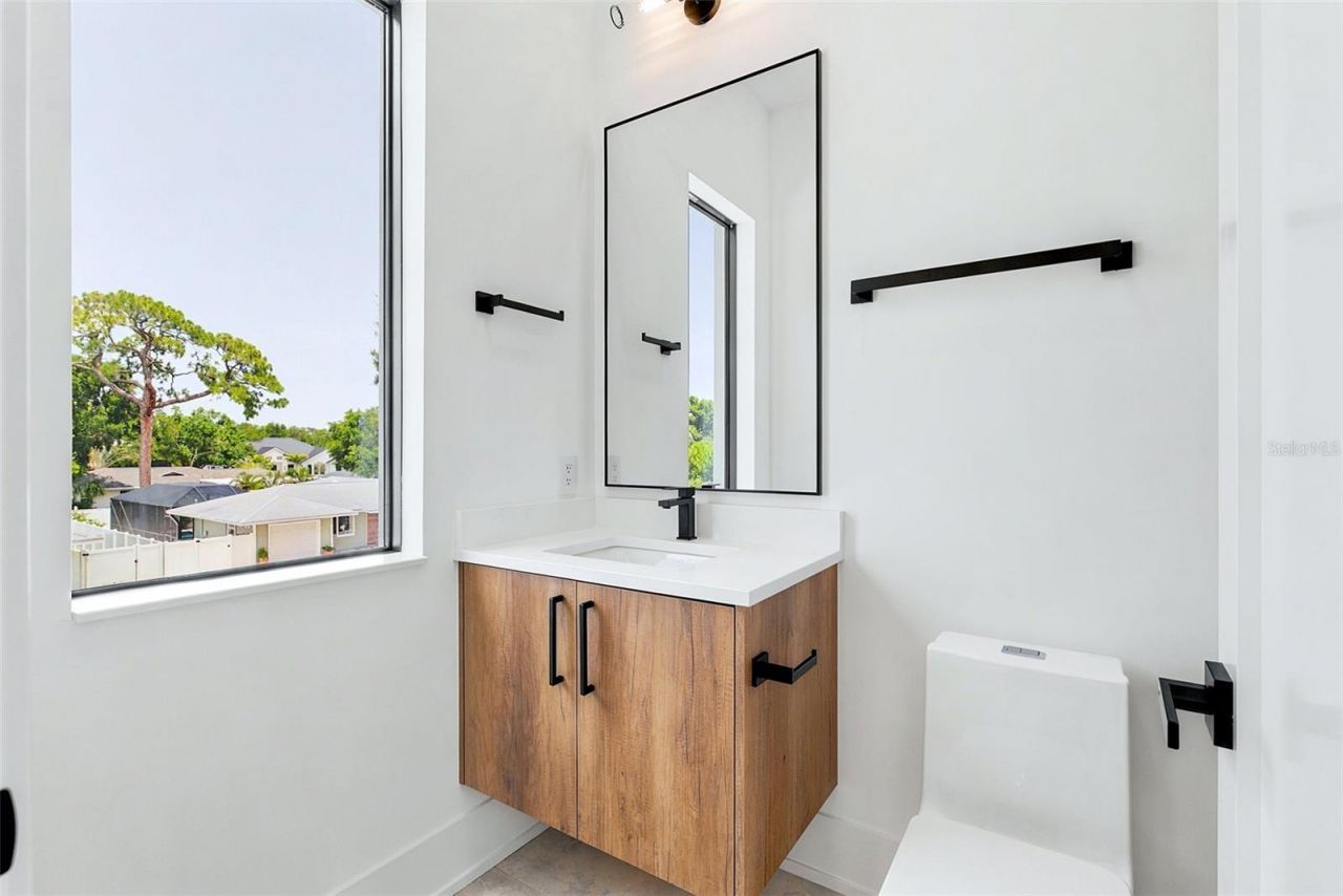 1870 Jasmine Drive, Sarasota, FL 34239 Photo